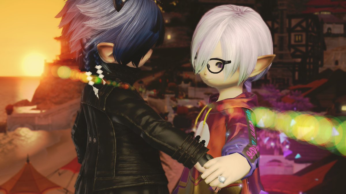 FernLogic's tweet photo. Sometimes its fun being a photographer...i saw a sunset with these two and figured it would be a beautiful moment to capture 
#ffxiv #lalafell #gposers https://t.co/rQ1ZLOPIis