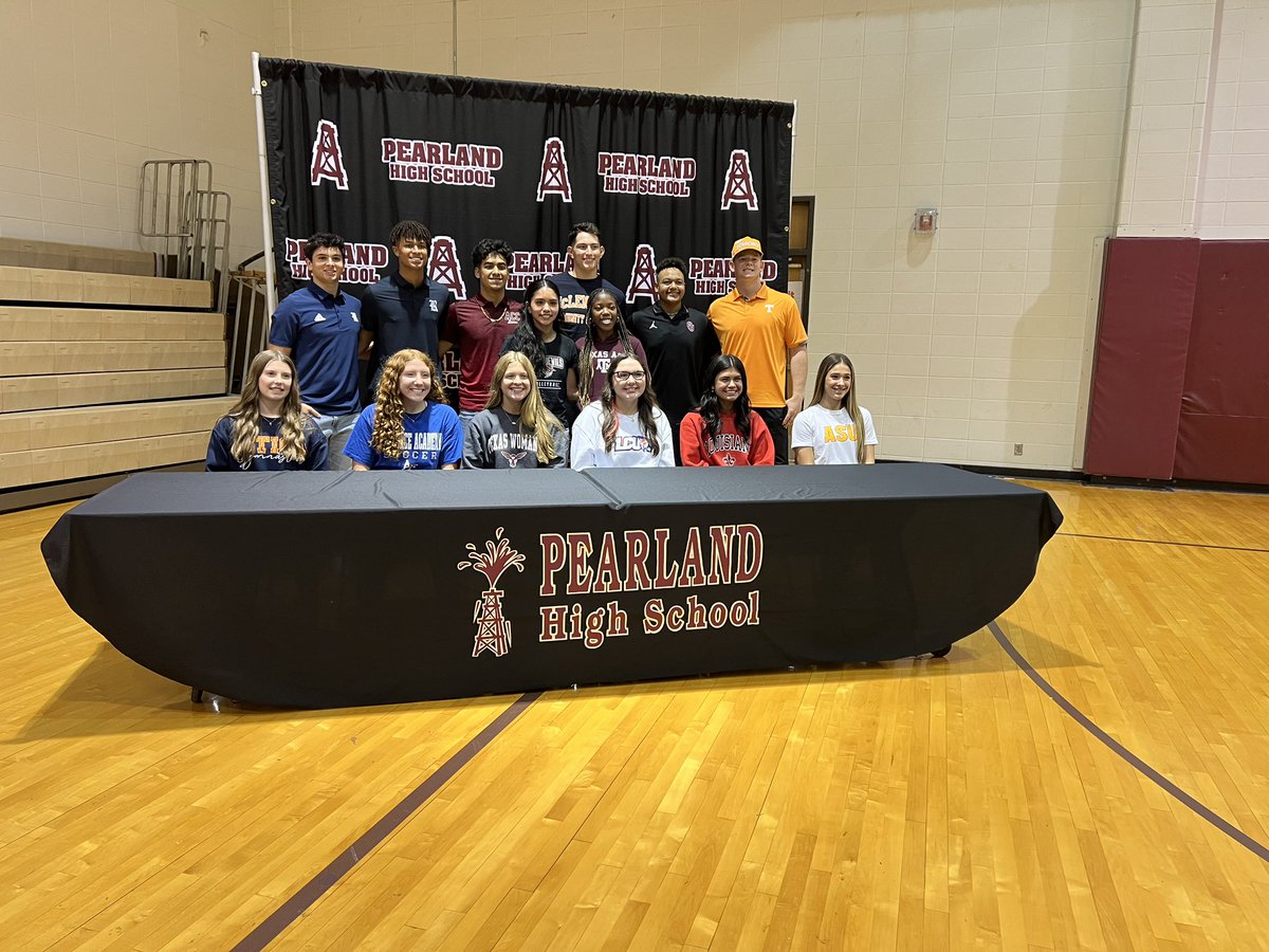 LadyOilerFutbol's tweet photo. Congratulations @ella_johnson06 and all of PHS student athletes that signed today. We are so proud of you!! https://t.co/iiI5PDGzG9