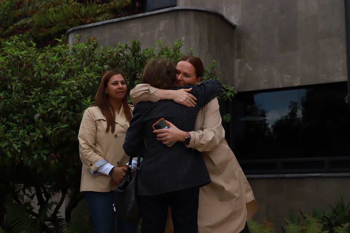 colinita's tweet photo. Salimos emocionados de la 1a sesión de empalme con el maravilloso equipo  liderado por @JuliaMirandaLo. Cubrimos los temas estratégicos de @Ambientebogota con enorme orgullo por los logros de esta administración y presentamos con toda transparencia  los retos que vienen. https://t.co/9aahRv0hr9