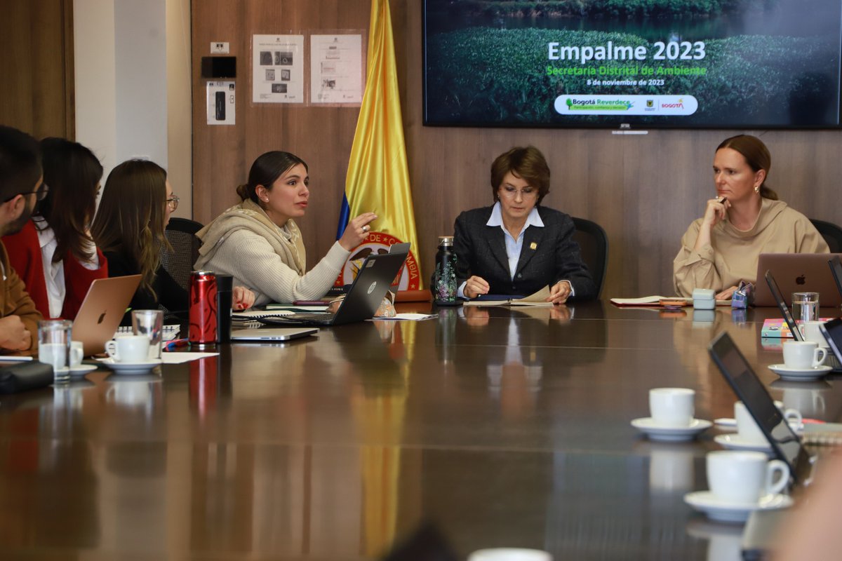 colinita's tweet photo. Salimos emocionados de la 1a sesión de empalme con el maravilloso equipo  liderado por @JuliaMirandaLo. Cubrimos los temas estratégicos de @Ambientebogota con enorme orgullo por los logros de esta administración y presentamos con toda transparencia  los retos que vienen. https://t.co/9aahRv0hr9