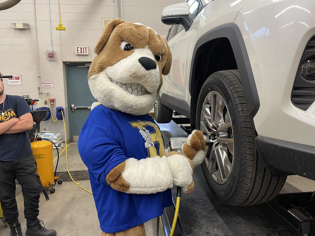 Even our mascot Benny got in on the action during Grade 8 Day!  Thanks to everyone for attending and for our awesome volunteers!  @StBenedictCSS @SHSM_WCDSB @OYAPCoordinator #TakeTech