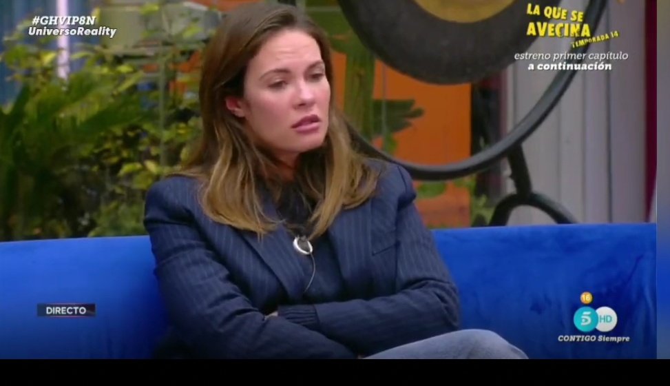 galgopuro's tweet image. Según Jessica, cualquier momento de show/espectáculo para el espectador sobra y es innecesario.

¿¡Eeeh, estás en un reality, no en una iglesia!? #GHVIP8N #GHVIP9N 

Caras de amargada.