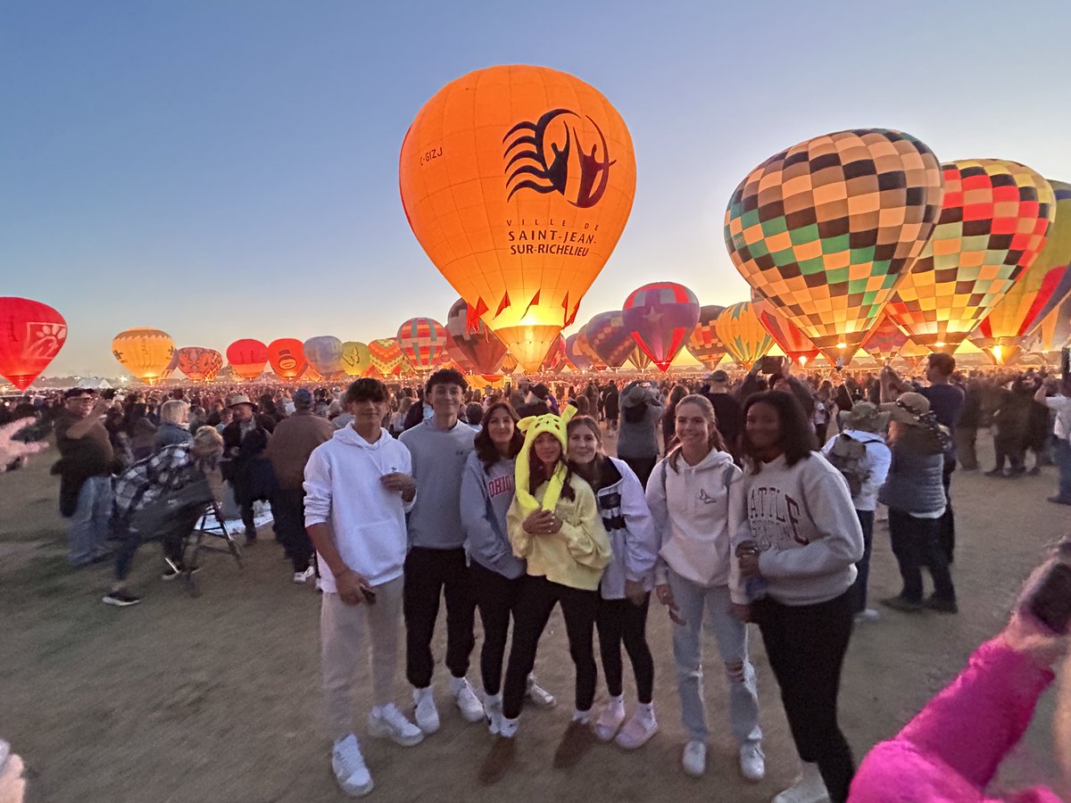 BBYOInsider's tweet photo. Shoutout to Albuquerque-based chapter for taking their chapter program to new HEIGHTS! 🎈They SOARED into supporting their local community by bringing their chapter program to the Albuquerque @balloonfiesta &amp; enjoyed watching the colorful balloon-filled skies. #ChapterShoutouts https://t.co/ivX53NtOcL