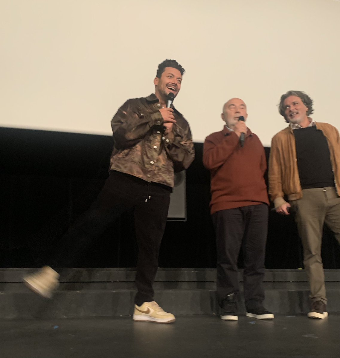 loly_tbl's tweet photo. 3ème rencontre avec @kevadamsss depuis son spectacle miroir, un peu plus rapide que les dernières fois, mais toujours un kiff 😊🔥 
Avant-première de « Comme par magie » au top, un film rempli d’émotions et comique ! https://t.co/2zd2Fb26T1