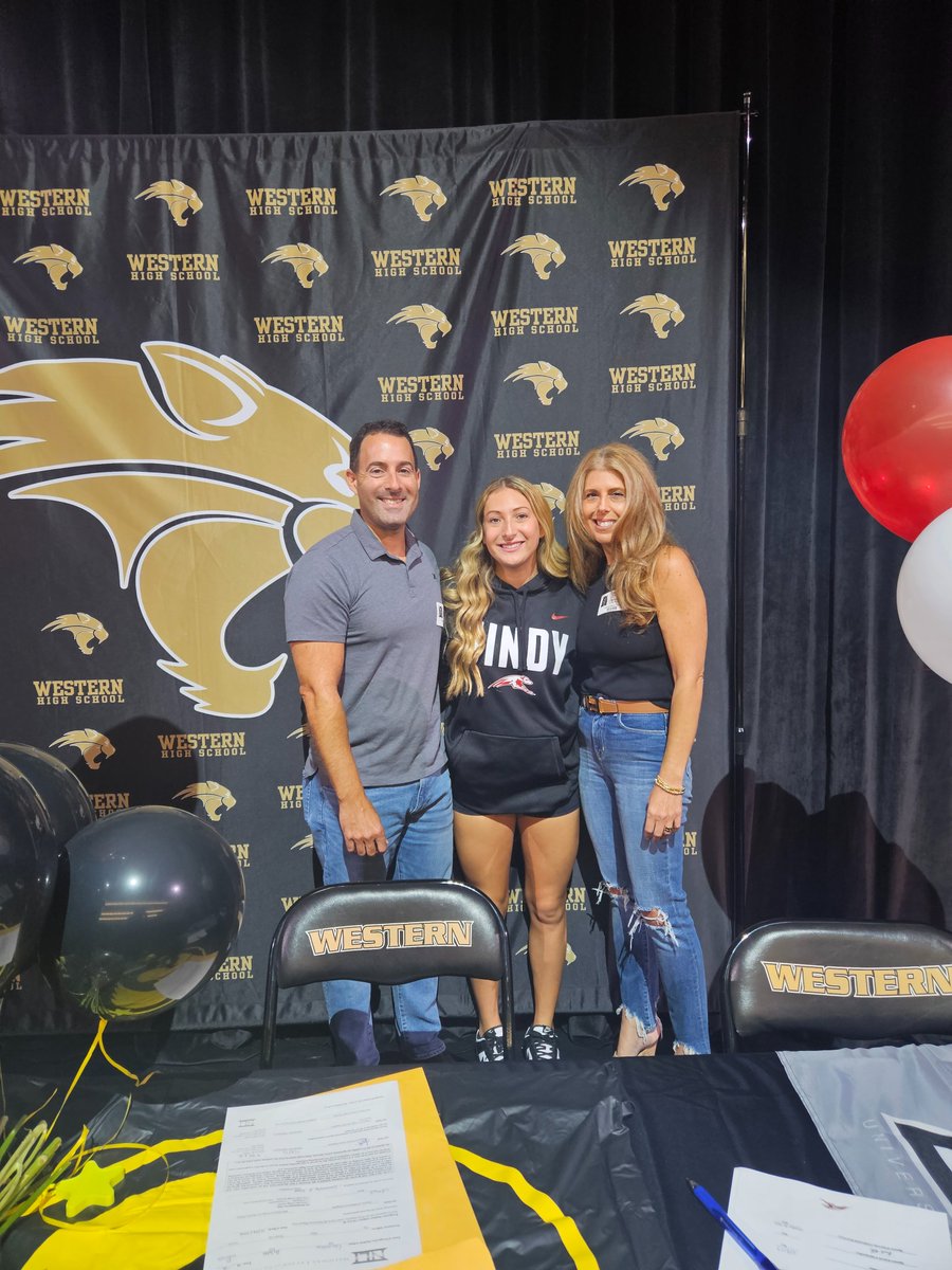 2023 Signing Day; Congrats Sidney! 

once a cat always a cat 
🐈 🏊‍♀️ 🤍🖤💛