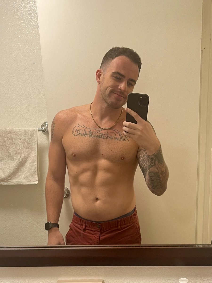 NickJerome's tweet photo. Hump day progress check. #lgbtq #gayguy #fitnesscheck https://t.co/EanadVaCQ3