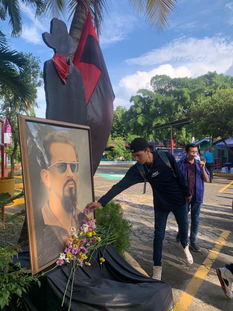 ct_hugochavez's tweet photo. 🔴⚫️La comunidad educativa del Centro Tecnológico Comandante Hugo Chávez Frías conmemora el 47 aniversario del tránsito a la inmortalidad del Cmdte. Carlos Fonseca Amador, rindiendo homenaje con un acto cultural y la colocación de ofrenda floral.

#SoyTecNicaragua🇳🇮 https://t.co/OtrEM60zBH
