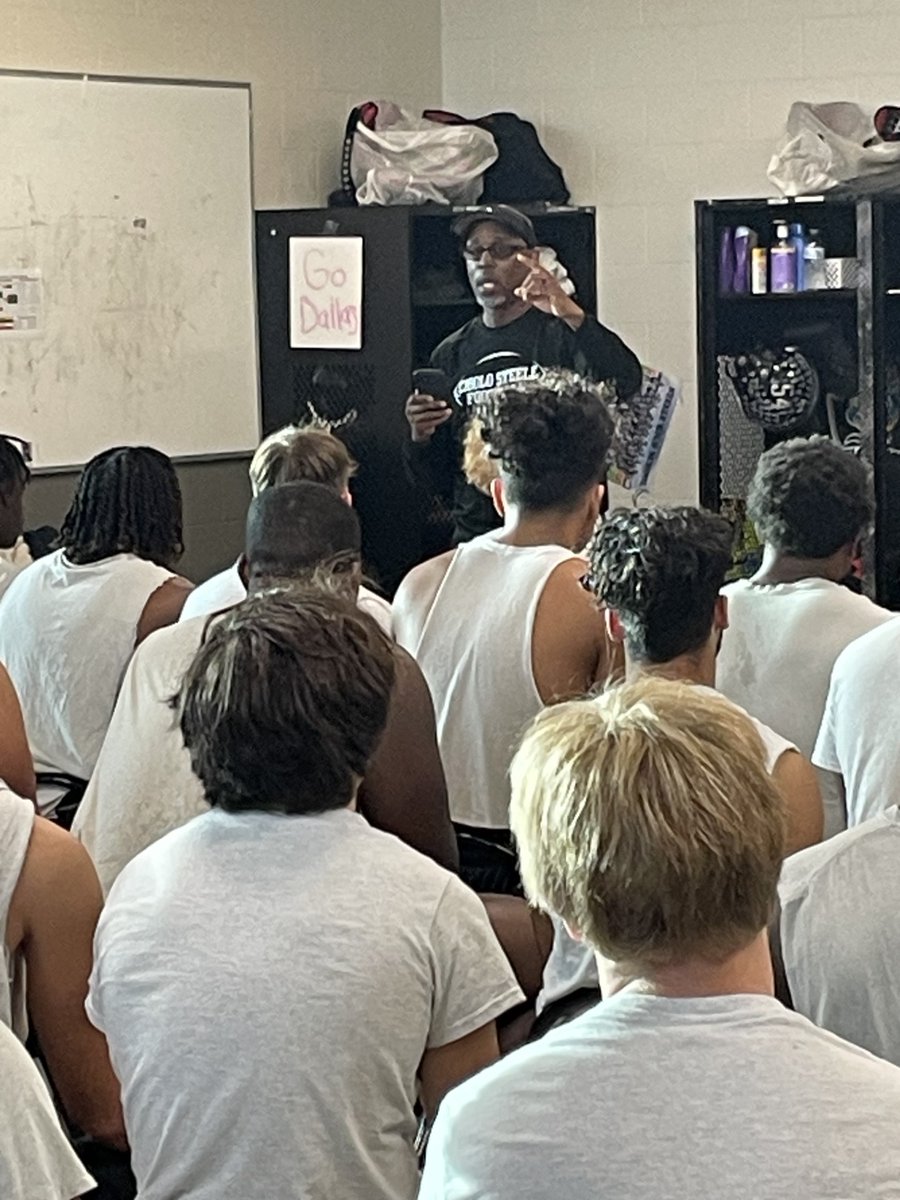Football_Steele's tweet photo. Huge thanks to Pastor P for today's message. Passion, purpose, present.  Legacy. #nextlevelbaby https://t.co/Swd9qgkrZI
