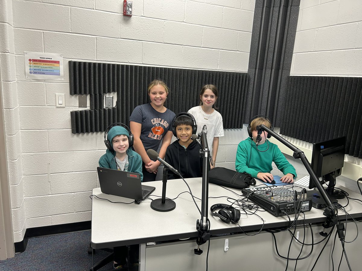 DemeterSMS's tweet image. Proud Podcasters in CMA class
@ahsd25 @SMSCrArts @AHSD25South