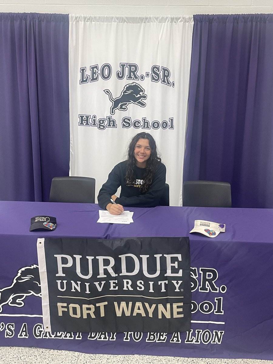 Officially offical. 💙🖤💛