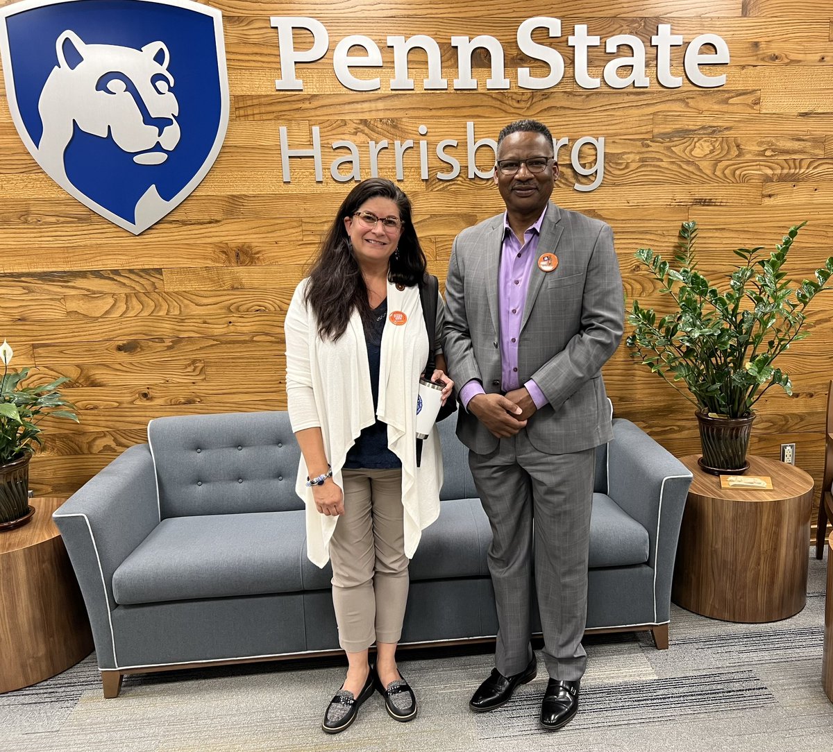 professorlee1's tweet image. Pausing on national first-generation student day with first-gen  @GrettaKellogg to celebrate the achievements and resilience of students, faculty, staff, and alumni who are the first in their family to pursue a four-year undergraduate degree. #PSUFirstGen #CelebrateFirstGen