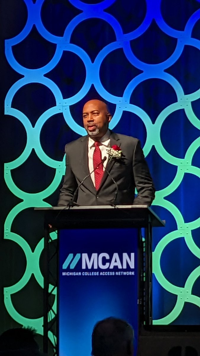 Congratulations to <a href="/FerrisState/">Ferris State Univ.</a> President Bill Pink on receiving the <a href="/MICollegeAccess/">MCAN</a> Lighthouse Award tonight!