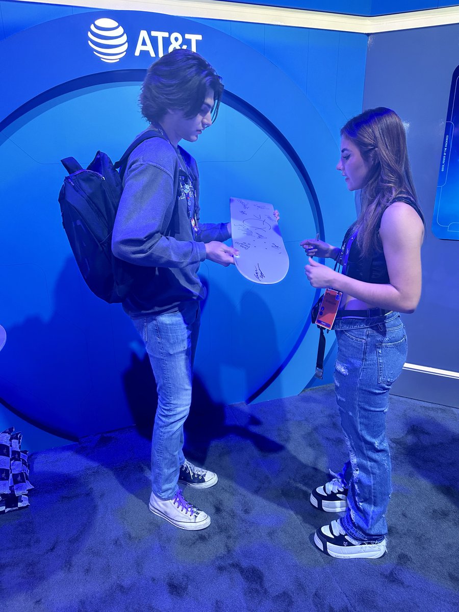 Synergy1017's tweet photo. @BucoloTV @itsandreabotez Can confirm its him, was there with him https://t.co/x3ey5ThznL