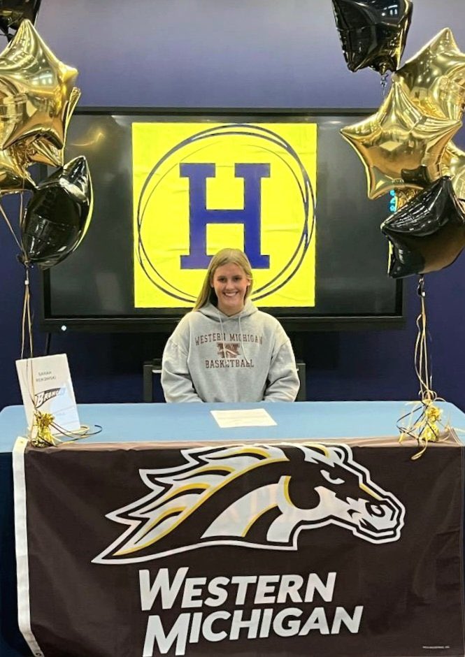 M_B_A_Bball's tweet photo. Big congratulations to Sarah Rekowski for signing her NLI with WMU! We can’t wait to watch you play at the next level❤️ @Sarahrekowski https://t.co/r4hhzRcqVY