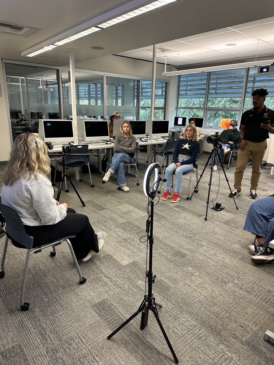 KaDeemWynn's tweet photo. I haven’t attended a college class since 2020…

Thank you to the wonderful Jennifer Richardson of Richardson Media for allowing me to come in and speak to her students who are studying in the @UOsojc. Loved sharing my experiences.

I would honestly love to do this more. https://t.co/UYa9lQann0