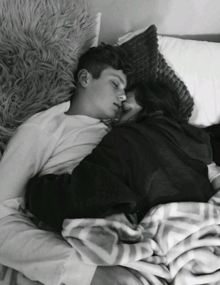 "necesito un abrazo" 
el abrazo: