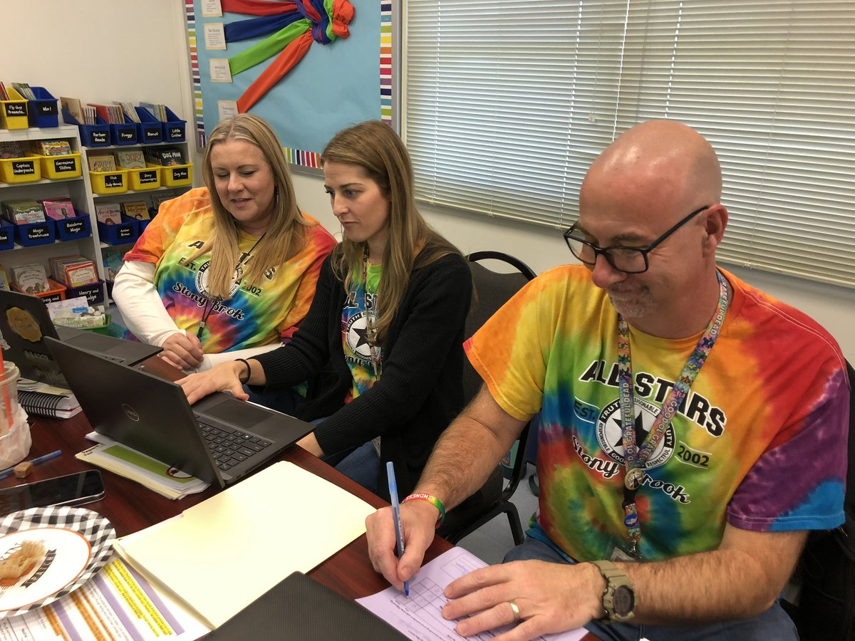 Baskina87's tweet photo. Great day of learning unpacking grade 3 literacy units &amp; sharing ideas led by @KMreaders &amp; supported by @KymHarjes!  They’ve made our #literacylab come to life #teacherleaders https://t.co/CDfuu0Ueqa