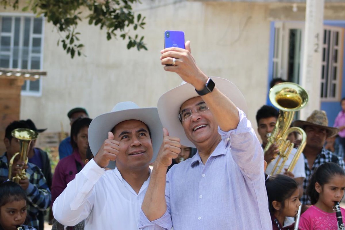 SAULCJ1's tweet photo. Muchas felicidades por su cumpleaños estimado diputado ⁦@BenjaminRoblesM⁩, que tenga un excelente día. https://t.co/dZyz1axlAo