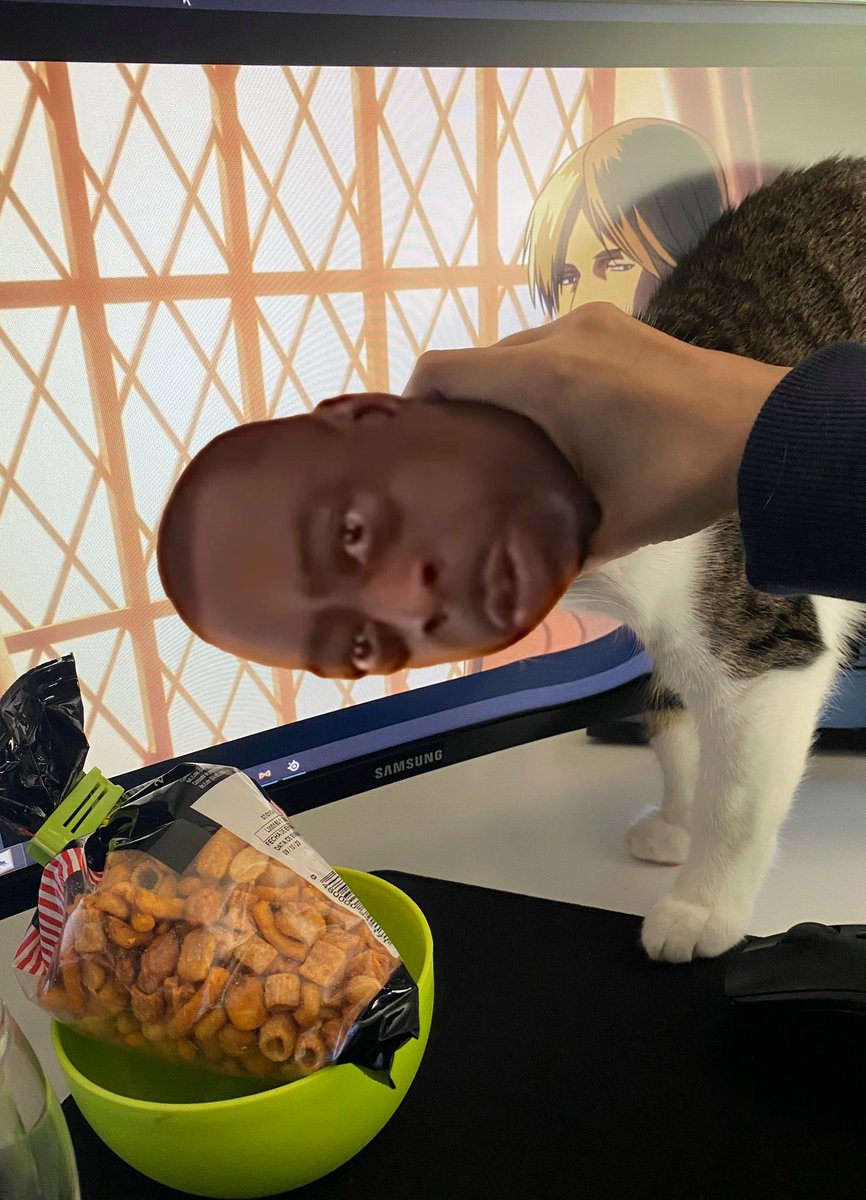 cristinagil_dev's tweet photo. @Goorsic FREE HIM! HE'S DOING NOTHING. HE'S JUST HANGING AROUND!!!!

#FREERONI https://t.co/c80eRMddB6