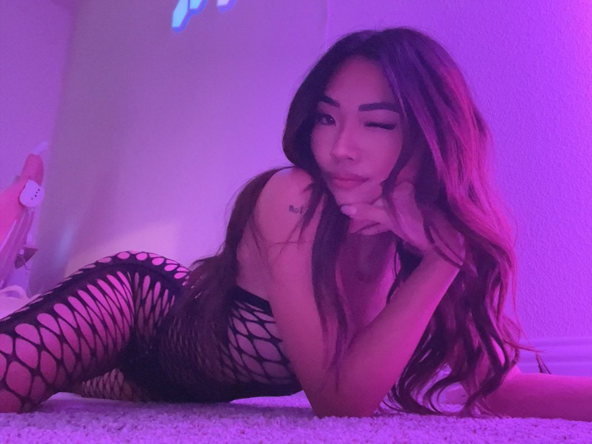 madisonjaanee's tweet photo. fortnite n chill ??? https://t.co/FNH7qr0dCb