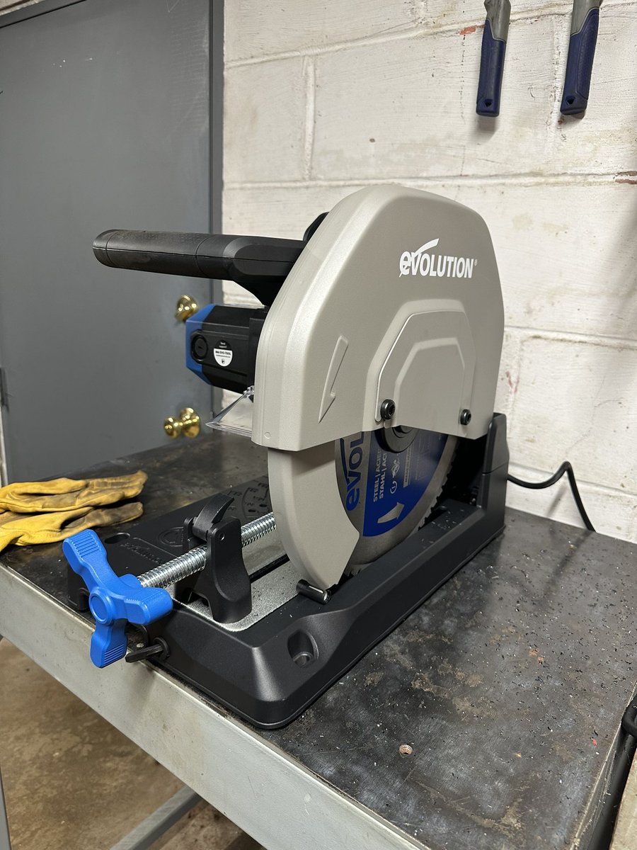 Brian_1975's tweet photo. Old harbor freight bandsaw wasn’t giving the accuracy I needed. This thing is a game changer. If you regularly cut steel I highly recommend 👍👍👍 https://t.co/CxrsS4JZHb