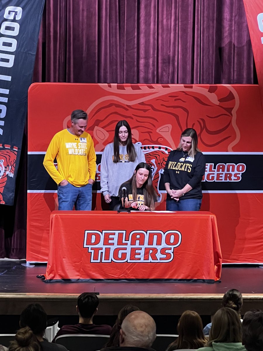 DanielsonReba's tweet photo. So so proud of you, kid! @DanielsonNorah https://t.co/GMlWuJSazh