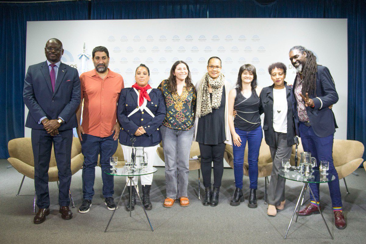 En el marco del Día Nacional de los Afroargentinos y de la Cultura Afro, participamos de la presentación del proyecto de ley de inclusión laboral para personas afroargentinas y afrodescendientes en <a href="/DiputadosAR/">Diputados Argentina</a> 

Seguimos trabajando para garantizar los derechos de las personas