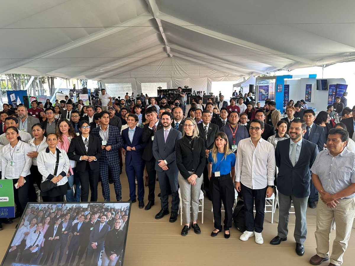 QuebecMX's tweet photo. Nuestra delegada general @sallard1 tuvo el gusto de anunciar a los ganadores de la 2ª edición del concurso #Electrohack junto con el Srio. @Milo_barrera @economiagobpuebla ⚜️🇲🇽 Uno de los equipos ganadores del #Electrohack2023 realizará una estancia en #Québec en 2024 🌱 https://t.co/ABbUOps4vZ
