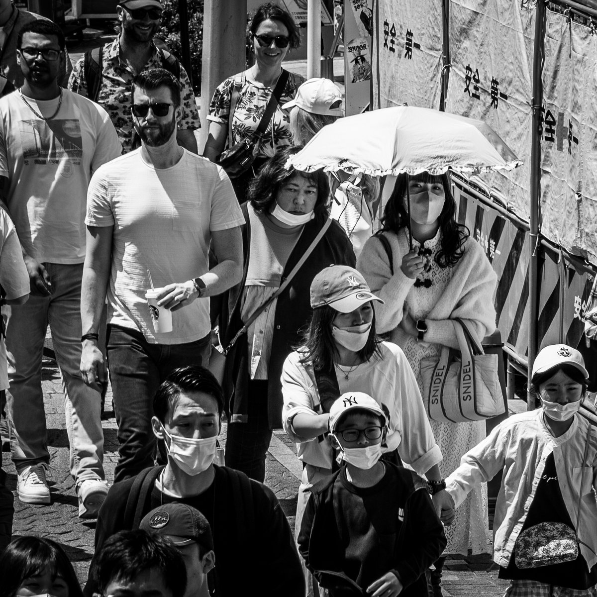 .⠀⠀⠀⠀⠀⠀⠀⠀
.⠀⠀⠀⠀⠀⠀⠀⠀
.⠀⠀⠀⠀⠀⠀⠀⠀
#blackandwhite #bnw #monochrome #streetphotography #tokyostreet #nikon #nikonz8