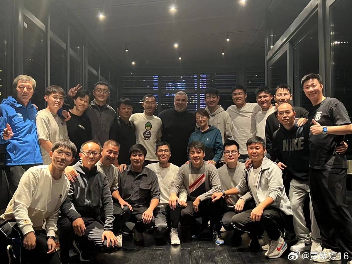 FCJiangsu's tweet photo. Former Jiangsu players, staff and manager Olaroiu meet again in Nanjing for a party with Jiangsu fans. https://t.co/JFquaDfHvy