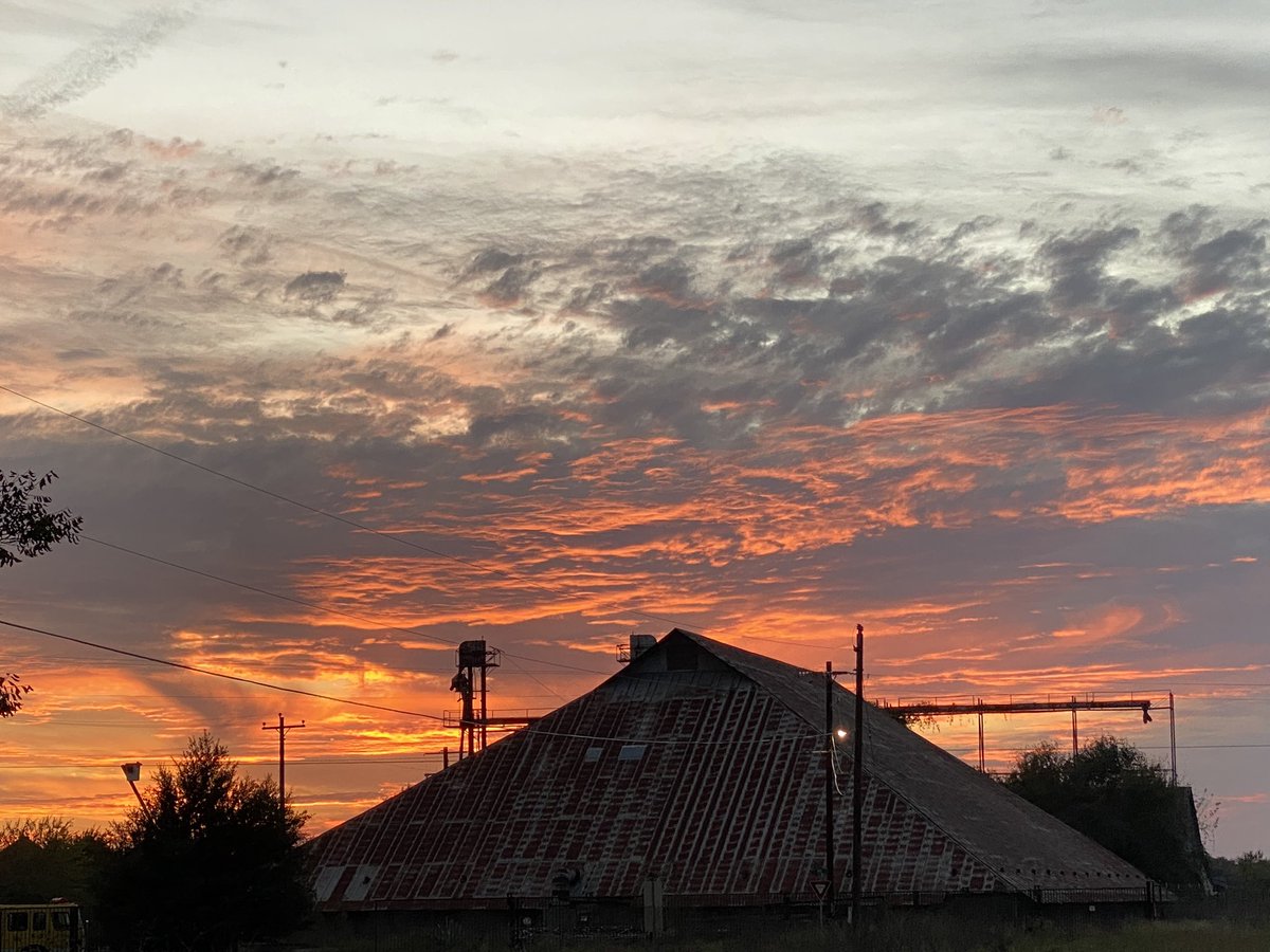 Daily evening walk 

#autumnsunset 👌🏻😁

#sunset #texas