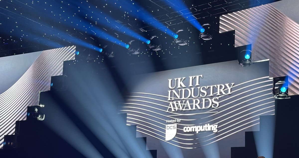 Huge thanks to the brilliant friends and colleagues at @fujitsu_uk for inviting @IOExport to the #UKITAwards this evening. Congrats to all the winners, great hosting @EllieJaneTaylor & brilliant entertainment by @PerfArtistes