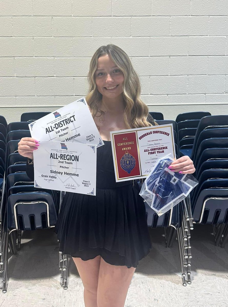 Congrats to <a href="/SidneyHemme/">Sidney Hemme</a> for being named to the Class 5 All-Region team! #OneValley #ValleyWay