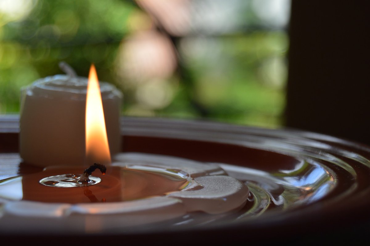 arafurucom's tweet photo. Cara Menghilangkan Noda Tetesan Lilin

Untuk membersihkan lelehan lilin yang menempel di benda berbahan kaca dan plastik, masukkan benda tersebut dahulu ke dalam freezer selama 30 menit. 

https://t.co/kEI8oGjVpL

#nodalilin #tetesanlilin https://t.co/bMp0zAiOSu
