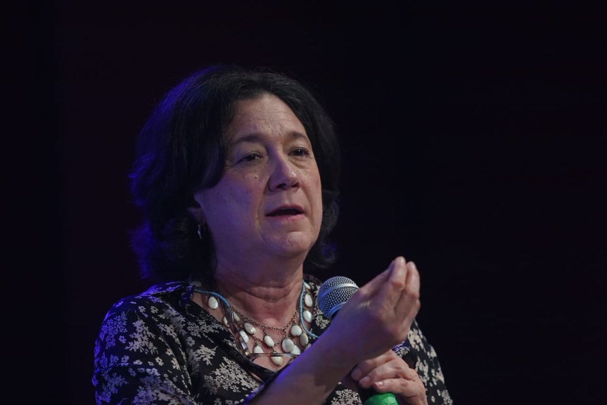 "En la ingeniería resolvemos problemas de manera formal pero esto no quiere decir que sea aburrido. Como ingeniero debemos entender a los otros, sus necesidades, sus dolores, sus creencias, para poder aplicar las matemáticas y encontrar una solución" María Clara Choucair,