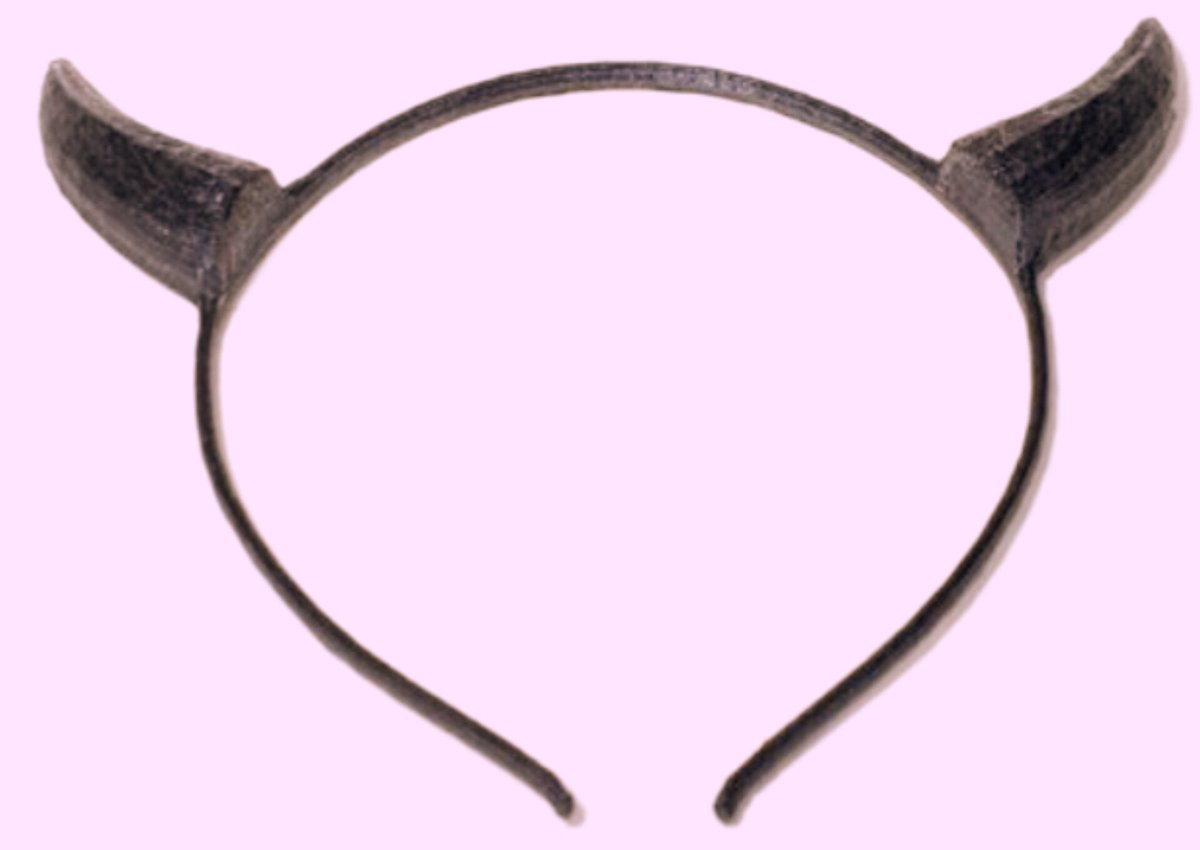 "𝙽𝚊𝚑, 𝚖𝚢 𝚑𝚘𝚛𝚗𝚜 𝚊𝚛𝚎 𝚛𝚎𝚊𝚕!" 
                    Jamie Achent
                    Half Demon, all loving~♡