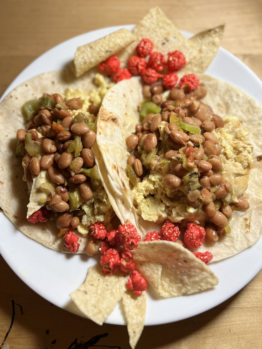 KindSanchis's tweet photo. #HighMileFood #ChileBurritoBombs With #KansasCityCinnamonPopcorn #HappyHolidays #FitAfter50 #RewardFoodDay #Artist https://t.co/Kjcua8pO9O