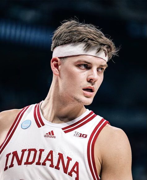 WOW‼️ When did ex- IU Hoosiers MBB player (AND the all time leader in Big 10 games played with 157) <a href="/millerkopp/">Miller Kopp</a> .. become the head coach for the Utah Jazz⁉️ ￼🤷🏻‍♂️🤔🤷🏻‍♂️ I’m sitting here watching the game &amp; noticed Miller’s doppelgänger 😁 Am I right? <a href="/ChrisDenari/">Chris Denari</a>