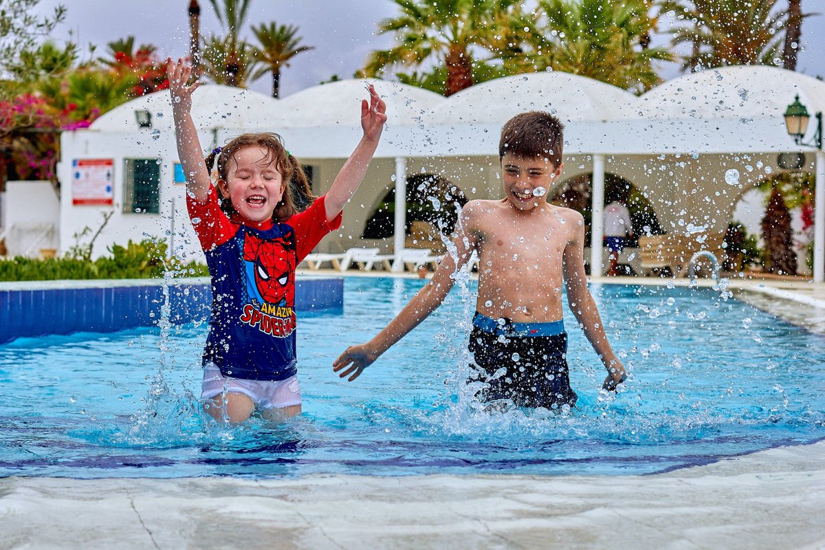 Dive into strength! 🏊‍♂️💪 Encouraging kids to swim not only builds water confidence but also strengthens their muscles and overall fitness. Splash into a healthier, stronger future! 💦🌟 
#KidsFitness #SwimStrong
