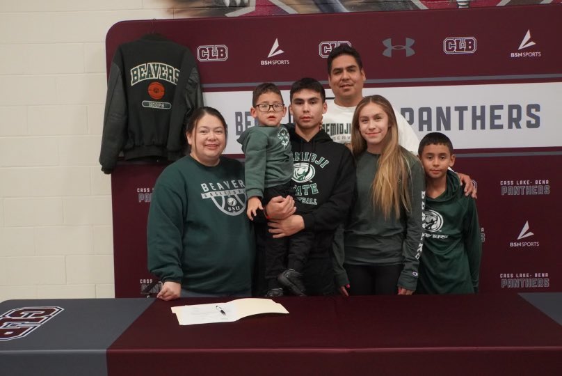 Waagosh3rd's tweet photo. Pen to paper, it’s official now. 🦫’s got a gem. Congratulations @dominicamare06 a proud day for you and all of the family!! #NationalSigningDay2023 https://t.co/iumhXZwfLA