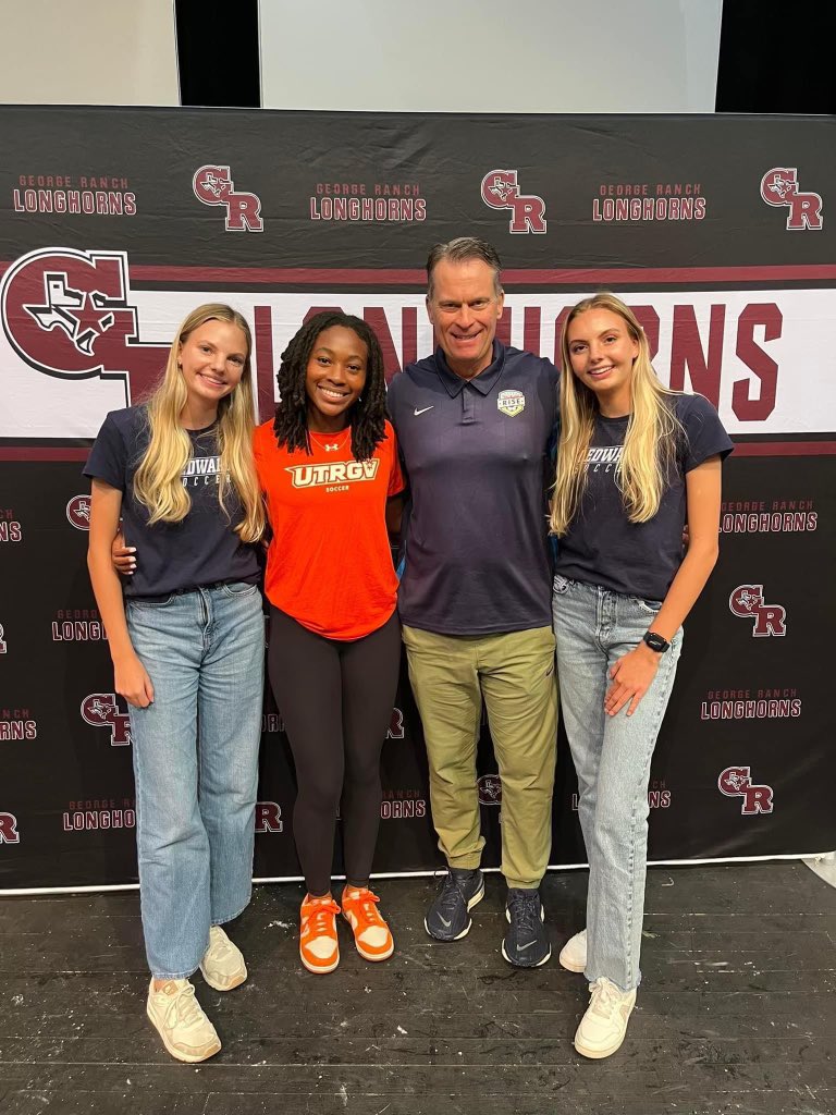 coachkevincross's tweet photo. 7 - Seven - ⚽️⚽️⚽️⚽️⚽️⚽️⚽️!!! - RISE Girls Academy Signees:
-Dayo Tennyson - RICE 
-Lauren Fincher - UTSA
-Ella Johnson - Air Force
-Clara Daul - St. Edwards 
-Mea Daul - St. Edwards 
-Krystin Moore - UT-RGV
-Skylar Le Blanc - Texas Lutheran 
#RISEGirlsAcademy #girlsacademy https://t.co/LpBa91prGg
