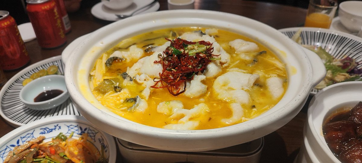 sazus's tweet photo. 意外に中国飯いける口と分かってから、どんどんローカル飯に変わって来てる気がしてる(日本食より美味いからいいけど https://t.co/U4PFEh0tju
