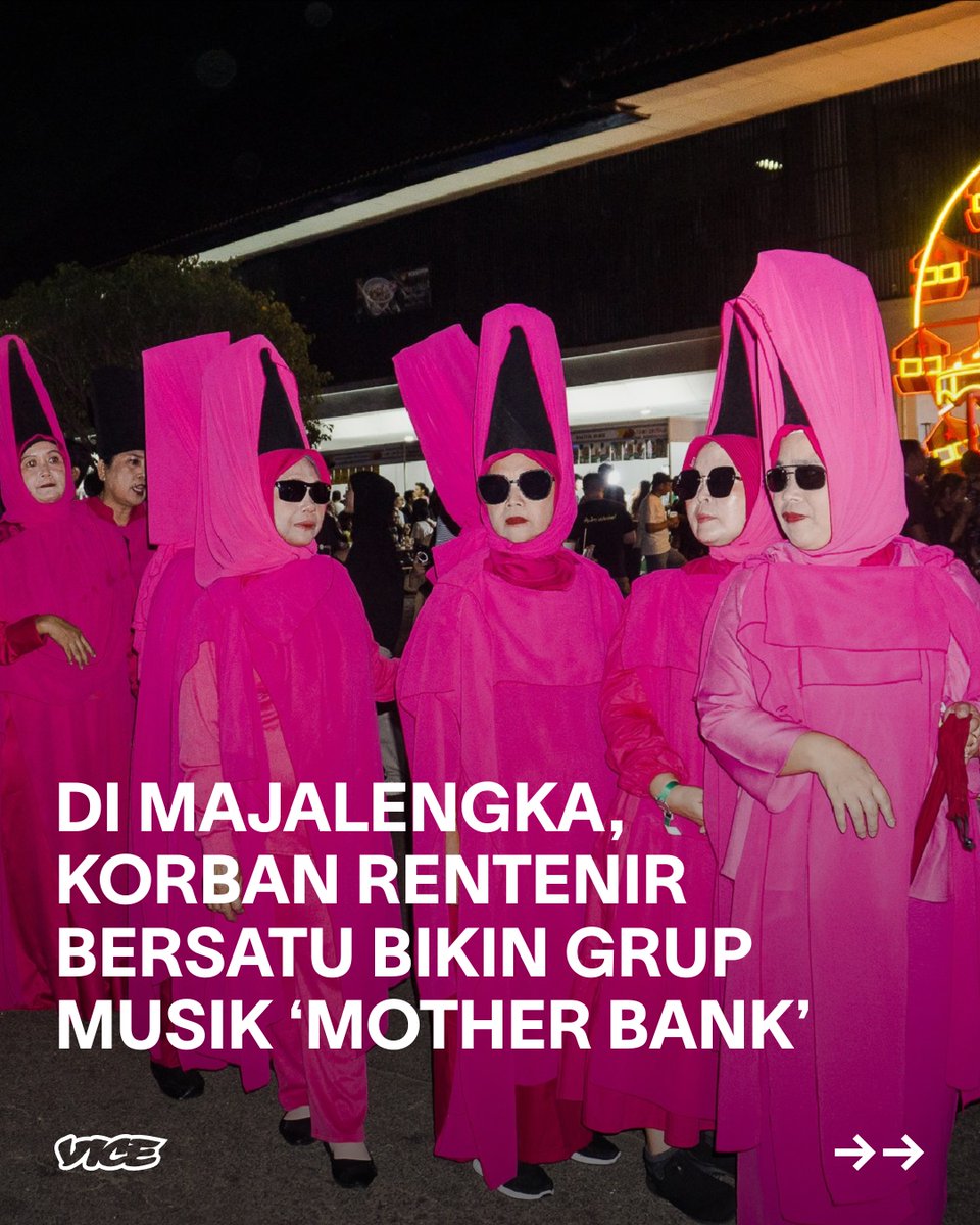 VICE_ID's tweet photo. Mother Bank berawal dari layanan kredit mikro bunga nol persen untuk ibu-ibu korban rentenir. Agar dapat pinjaman, syaratnya harus bikin grup musik. https://t.co/XE5ZTwpiWr https://t.co/7Vwzb1yGL9