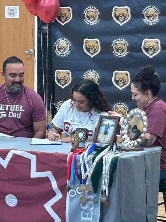 Edison_Athletes's tweet photo. National Signing Day! Congratulations to Alyssa Castillo! She will be playing Golf and Volleyball at Bethel College (KS). 🐻🖤💛  #GoBears https://t.co/TKmdfPNntd