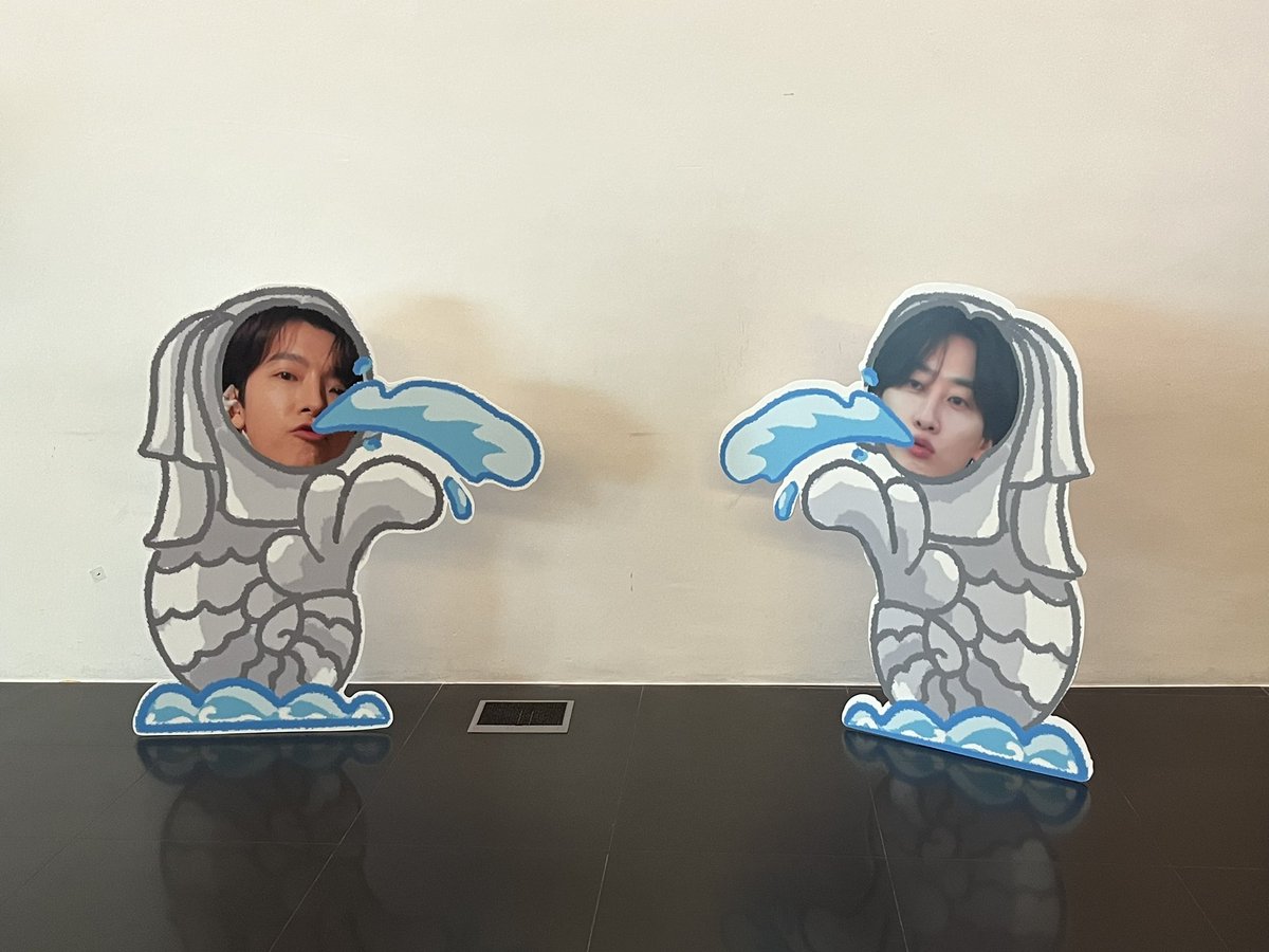 jmwritesthings's tweet photo. The Merlion standees were genius, thank you @SGELFontheroad @84793 for #merhae and #merhyuk π
#DElight_PartyinSG #SuperJuniorDnE https://t.co/BS0T7btUqp
