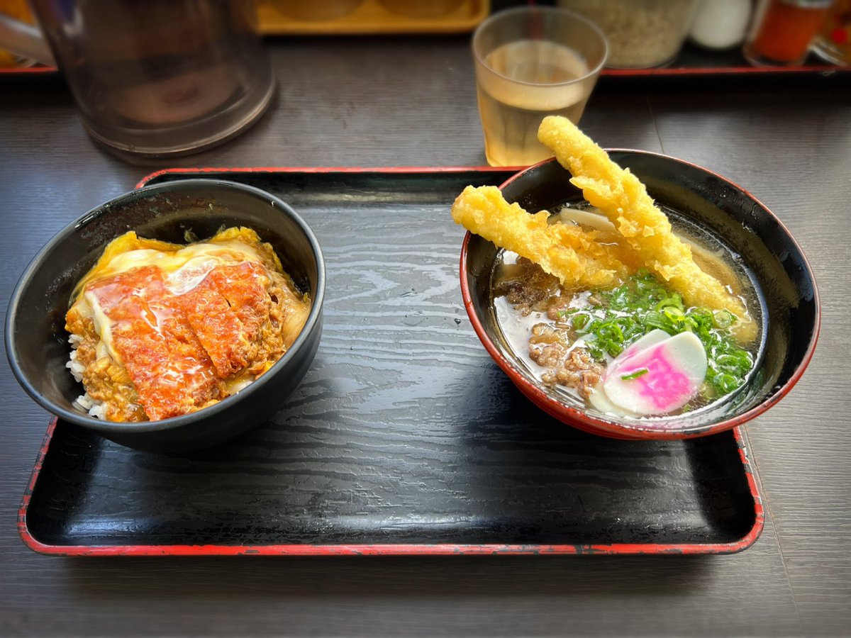 JF6RUH's tweet photo. 今日の昼ごはん
資さんうどん、ミニ肉ごぼてんうどんとミニカツ丼
美味しくいただきました
#北九州市 #戸畑区 #昼ごはん #資さんうどん #鞘ヶ谷店 #美味しくいただきました #iphone13pro https://t.co/vX6cO3mi9b