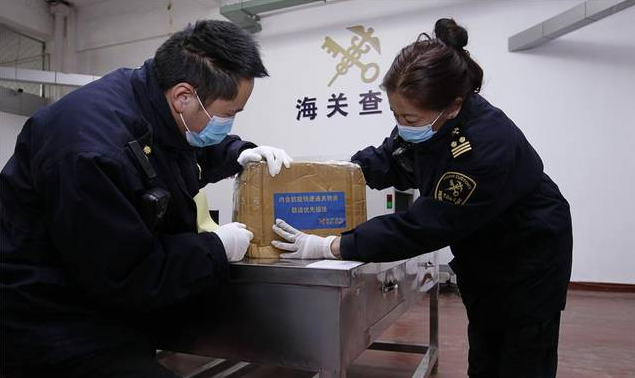 TibetNews11's tweet image. La #dogana di Lhasa aiuta le imprese a fare il "primo passo" nel commercio di importazione ed esportazione