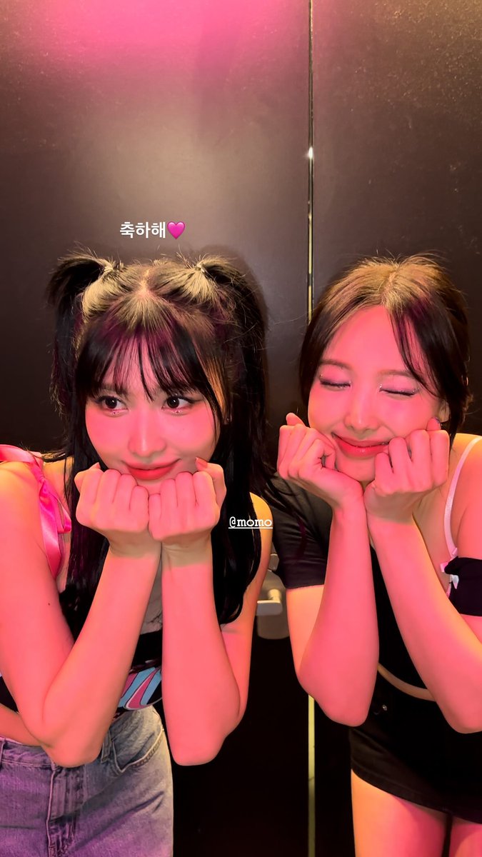 SubjectKpop's tweet photo. Nayeon's Instagram story update with Momo

#TWICE #트와이스 @JYPETWICE https://t.co/sjgWqAizlx
