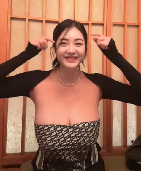 陪闺蜜吃饭了啦