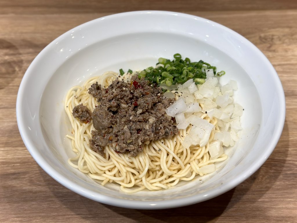 men_owl43's tweet photo. やっと来れた麺庵利休。
丿貫出身の方の勢いがすごい。
鶏主体かな？とても美味しかったです。
色々お話しして下さりありがとうございました！

#takeo_ramen https://t.co/OoLc3pOygF